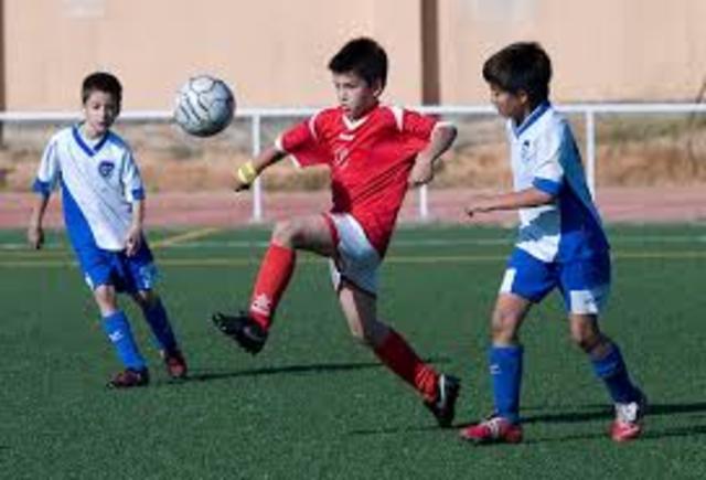 De 3 a 2 hombres; el fuera de juego alcanza la mayoría de edad