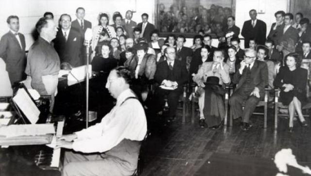 Inicio de la educación a distancia en Colombia.