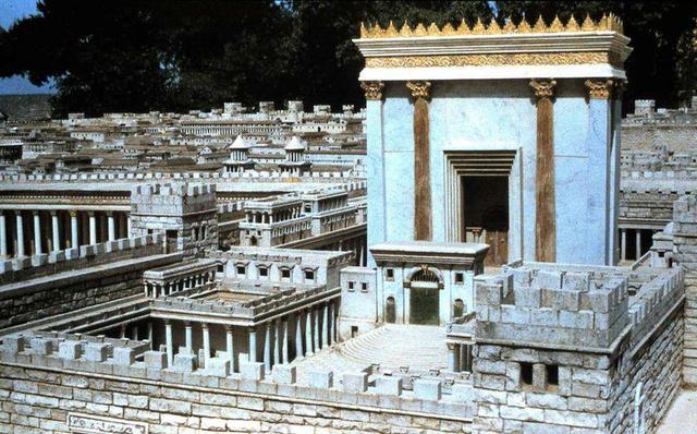 Se construye el templo