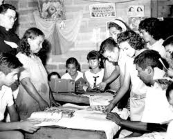 Programas de educación a distancia establecido por universidades del país