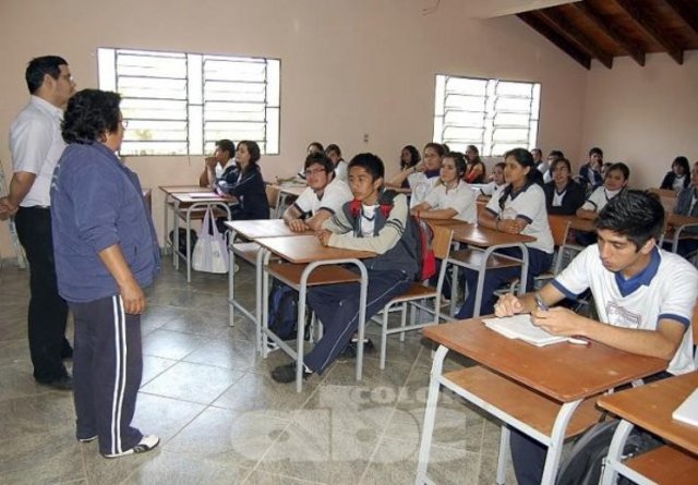 - Educación presencial pura