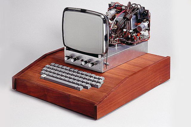 Первый «яблочный» компьютер Apple I