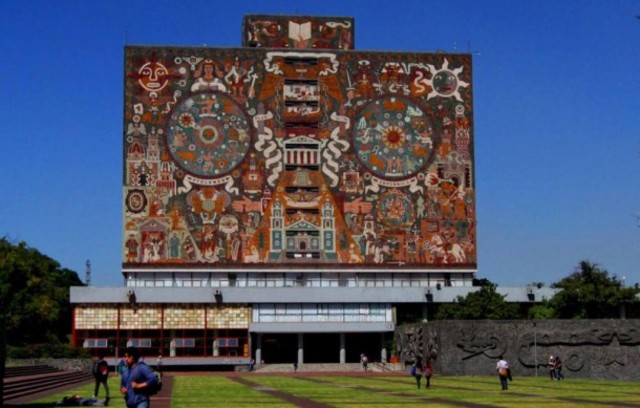 Se clausura la Universidad de México