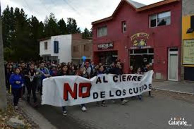 protesta de padres y profesores- infancia