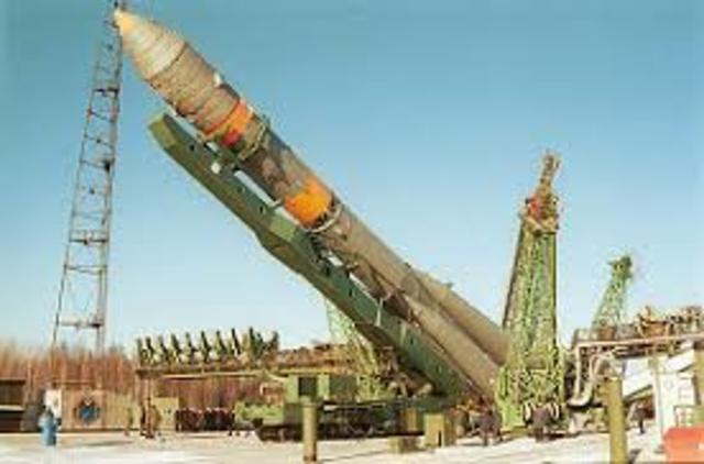 El segundo fue Víctor-12 con un cohete ruso Mólniya 8K78