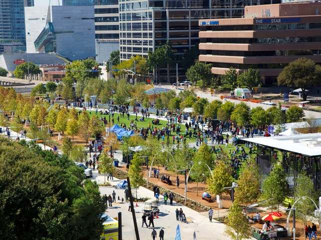 Klyde Warren Park, Perot, Museum Tower