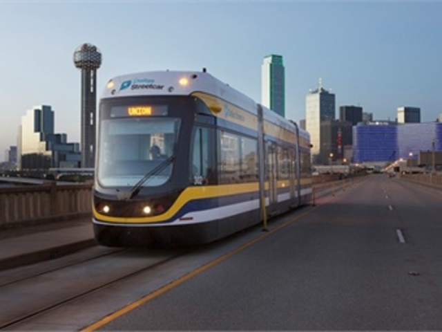 Streetcar service returns to Oak Cliff