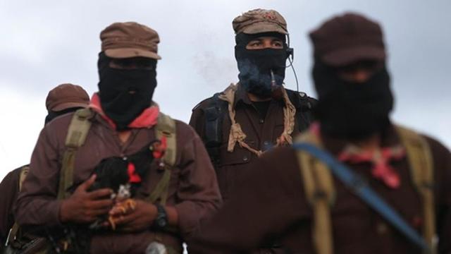 Se levanta un movimiento armado en la zona sur del pais por el Ejercito Zapatista de Liberacion Nacional, (EZLN) que estaba en contra del TLC. Encabezados por el "Subcomandante Marcos"