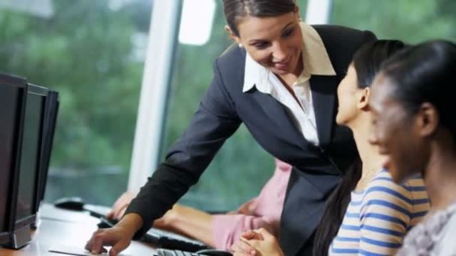 En caso de que un asesor sea designado tutor...