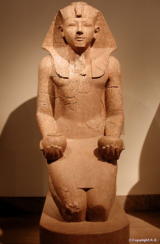 Kneeling figure of Hatshepsut, Ancient Egypt New kingdom period, 1473–1458 BCE