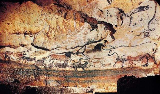 Hall of Bulls / Paleolithic Era / 15,000 BCE