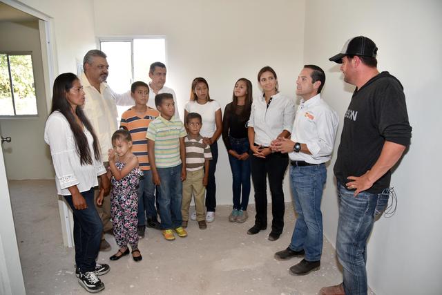 Entrega de Casas a 15 Familias