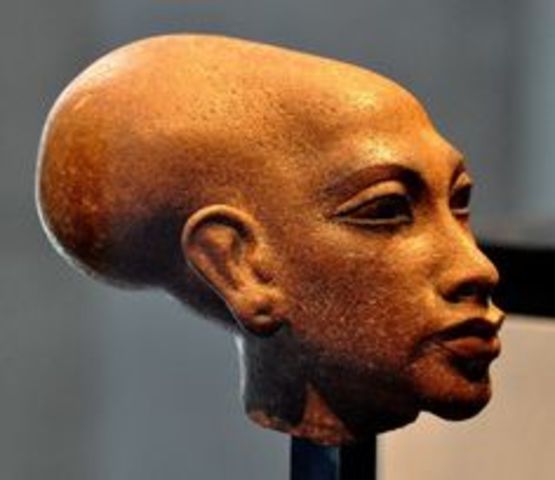 Head of a daughter of Akhenaten : Ancient Egypt (1350 BCE)
