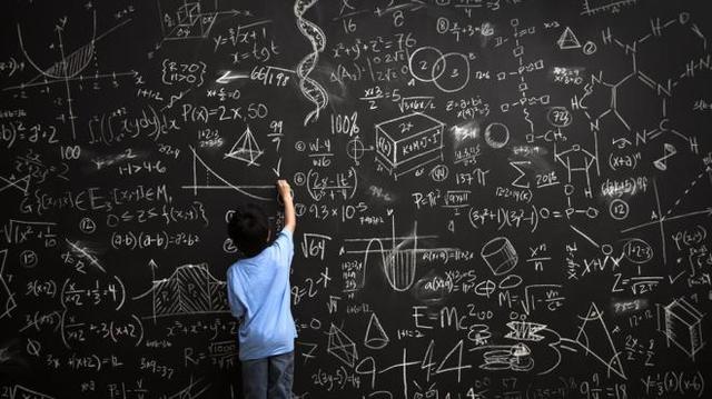 Se comienza a emplear el pizarrón escolar.