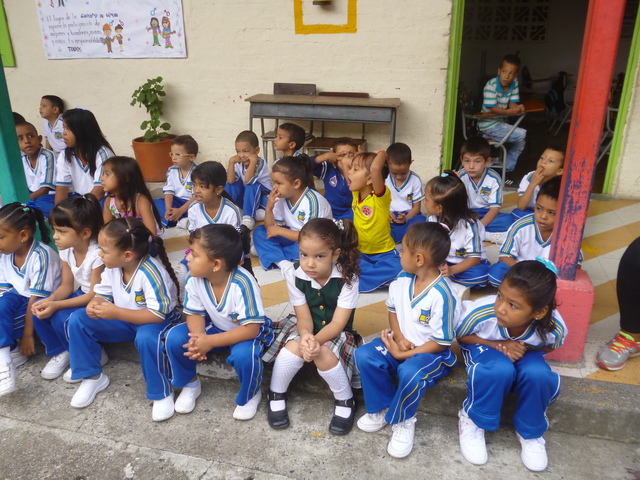 Continúo mi trabajo con niños de Transición en la Institución Educativa INDALECIO PENILLA. Sede "ROBERTO DELGADO"