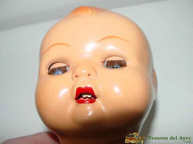 En Francia surgen la muñecas que abren y cierran los ojos.