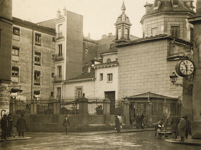 Se casa con Casta Esteban y Navarro