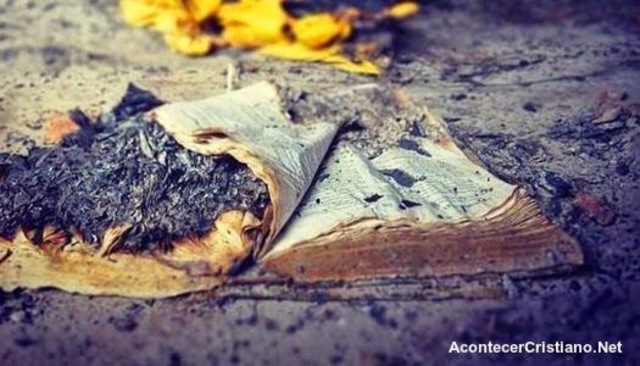 Primer intento de destrucción de la palabra de Dios, Los babilonios desolan la tierra y llevan cautiva a Israel 40 años.