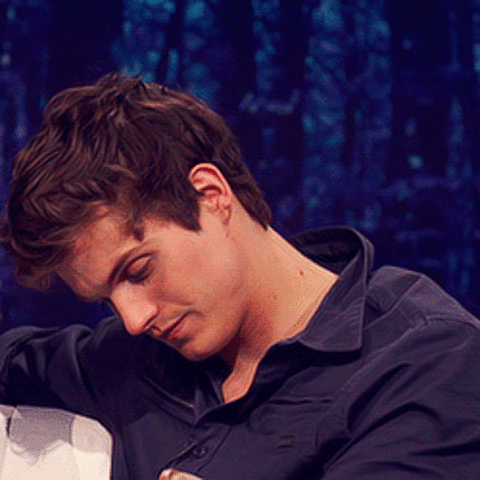 Ángela le cuenta a Derek sobre su intercambio con Ilvermorny