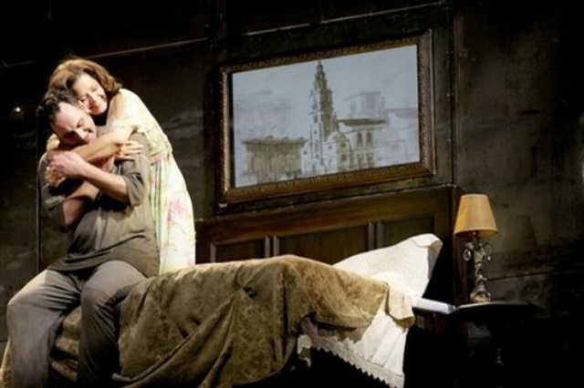 Winston and Julia rents a Secret Room