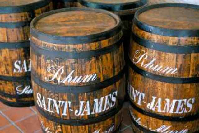 Rum Becomes North American Colonist's Favorite Drink