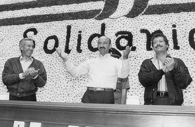 1990,  Carlos Salinas de Gortari (1988 - 1994)