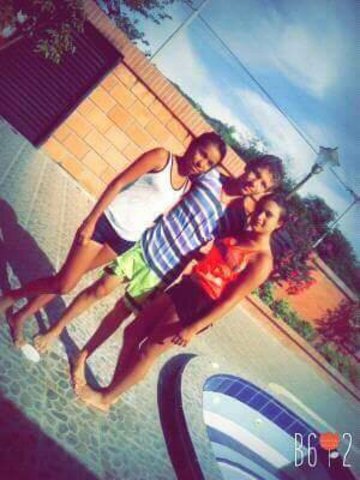 DE PASEO CON MIS AMIGOS A PISCINA