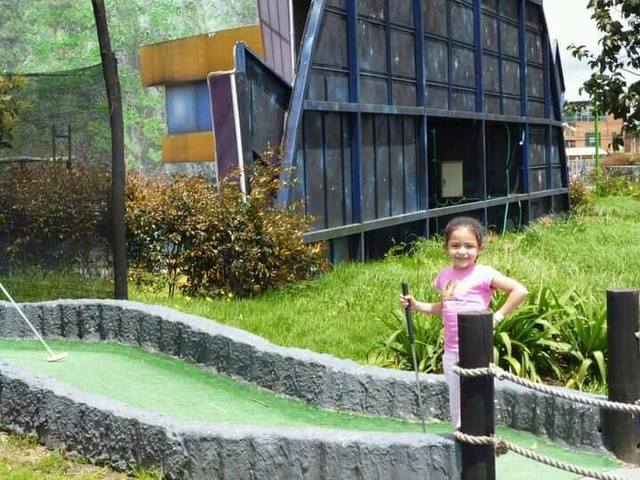 SALIA CON MI FAMILIA A HACER MUCHAS COSAS