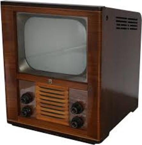 Aparecen el radio y el televisor