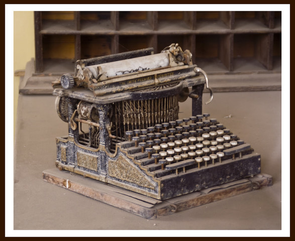 Typewriter (1800s)