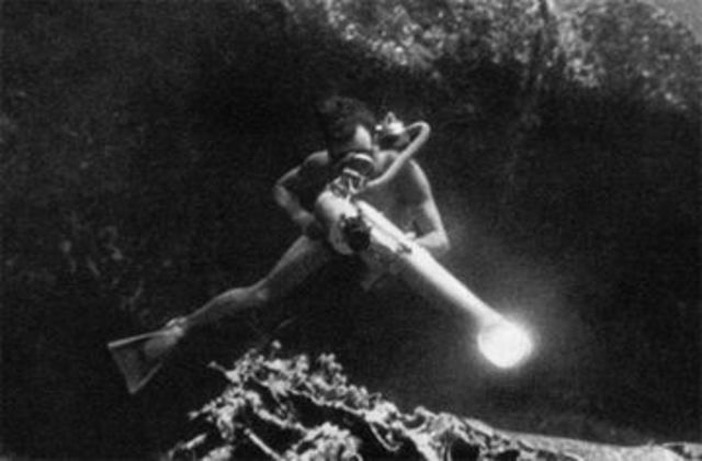 1° Flash sub-aquático eletrônico