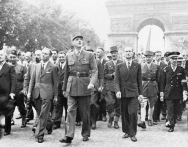 Kuhn's early achievements/contributions (1940 - 1943)