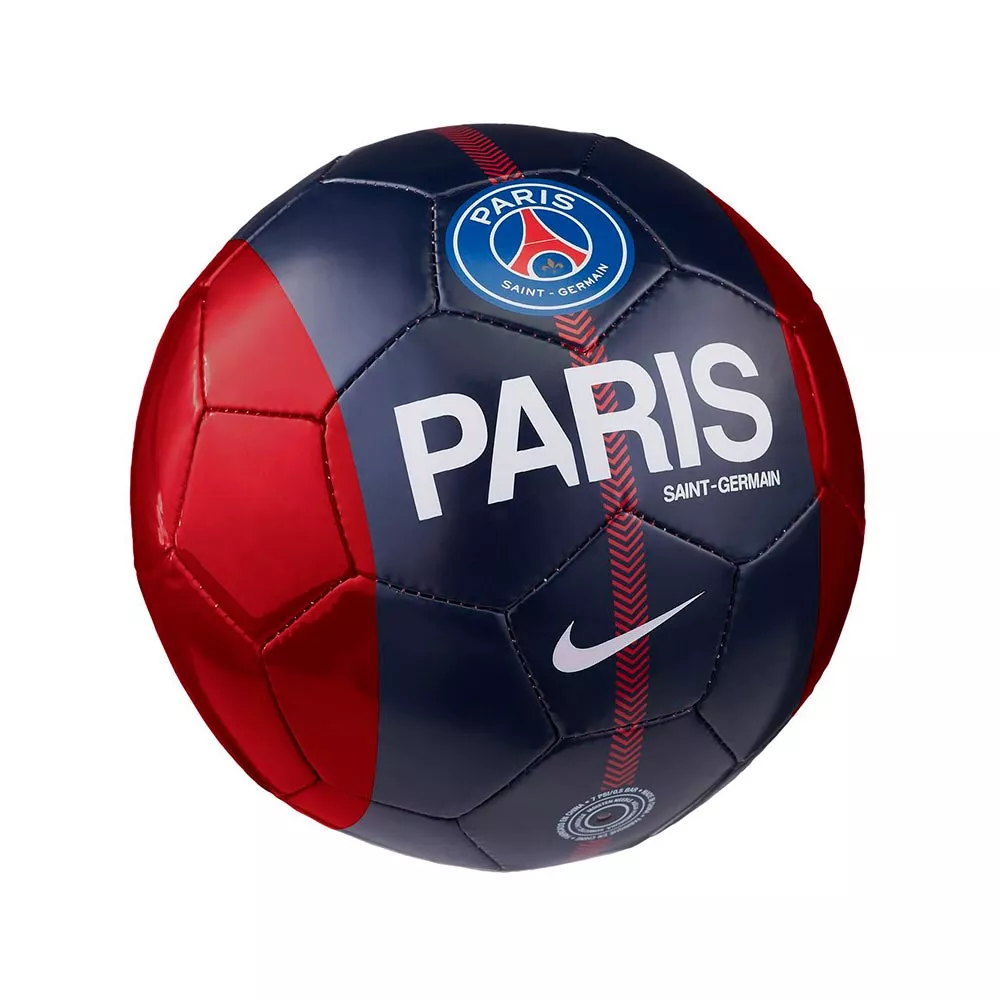 Jugando fútbol en el paris saint germain