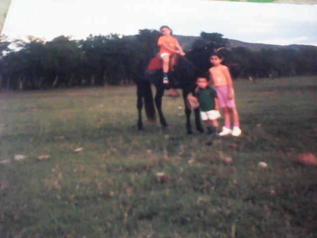 de paseo con mi hermana y mi amiga de infancia