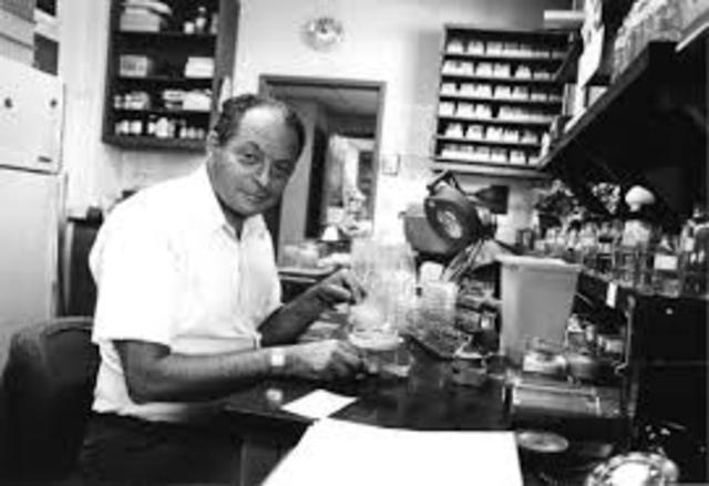 Charles Yanofsky (1925-2018)