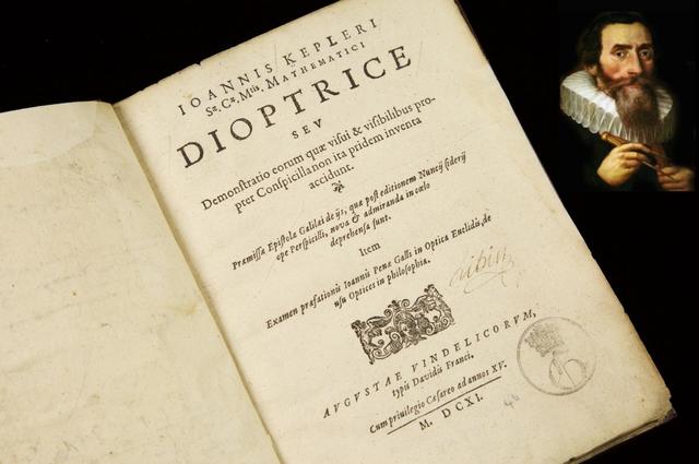 Se realizan documentos sobre la óptica de los  lentes refractivos