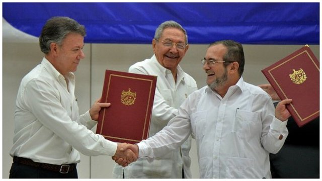 Firma acuerdos de Paz
