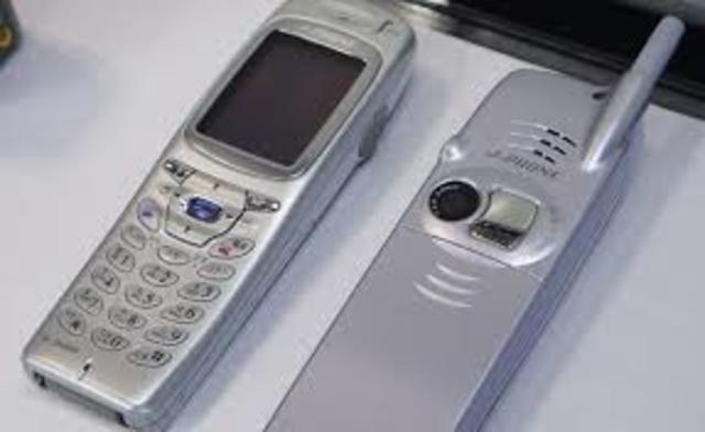 Primer teléfono celular con cámara