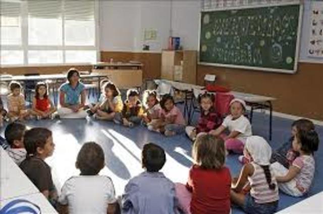 Expansión de servicios asistenciales ligados a centros escolares.