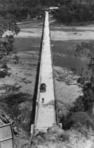 PRIMER PUENTE SOBRE EL RIÓ GUATIQUIA.