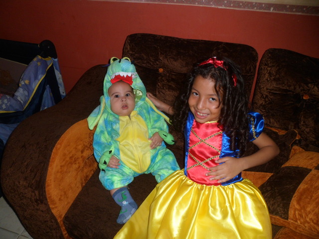 EL PRIMER HALLOWEEN DE MI HERMANITO