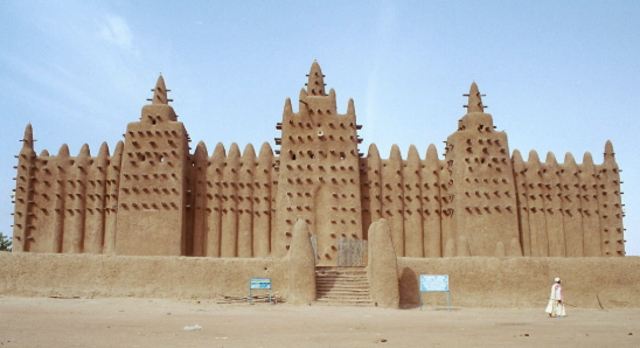 Great Friday Mosque made by Jenné people in Africa (ca. 1200 - 1907 CE).