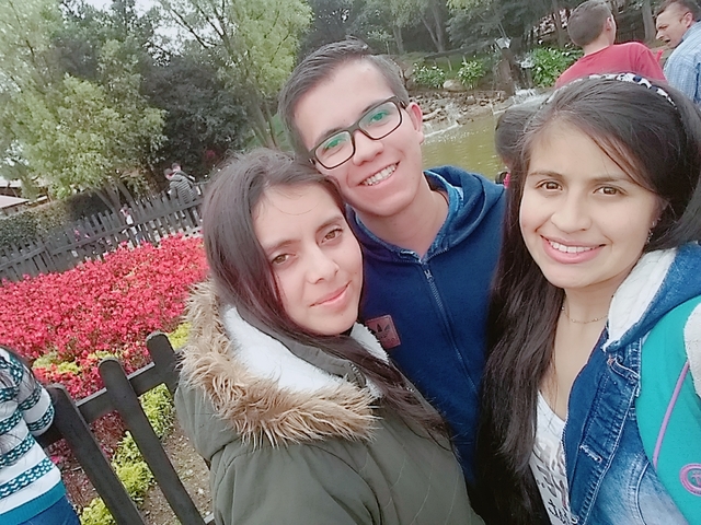 I went to mundo aventura with my best friends