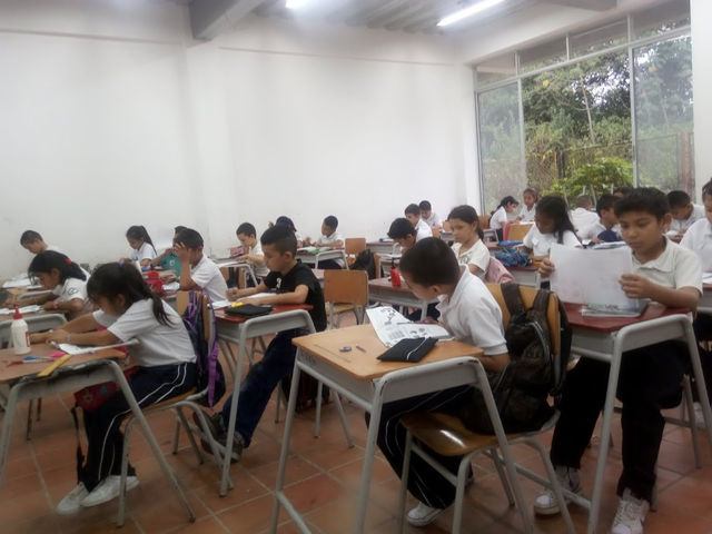 EL CUENTO: clases y su  construcción textual.