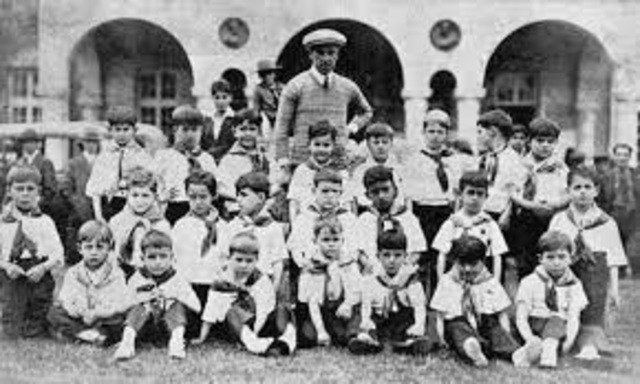 Agustín Nieto Caballero.