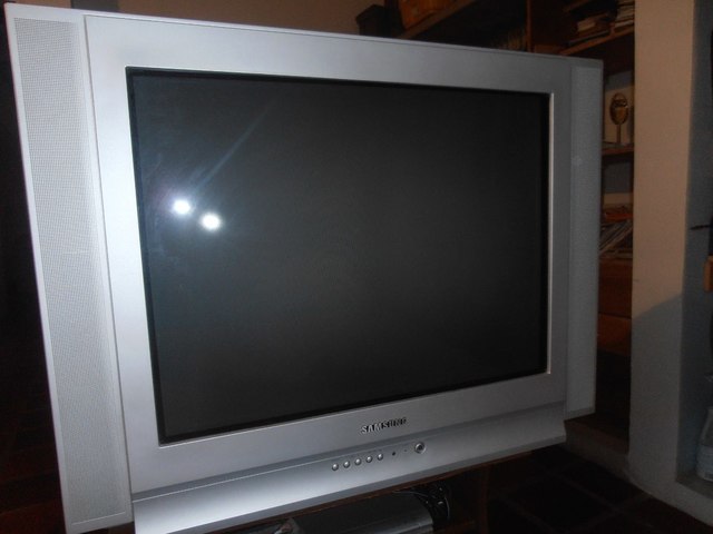 Televisor de pantalla plana de 29"