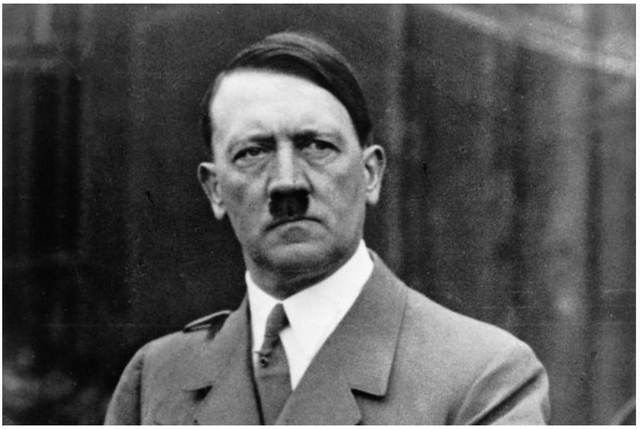 Hitler se suicidó en su búnker de Berlín