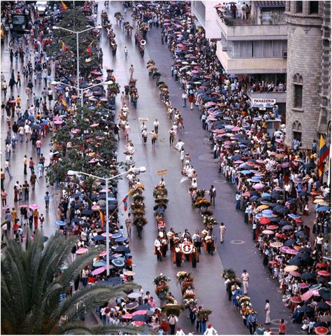 DESFILE DE LA ESTIRPE TRICENTENARIA DE LA CIUDAD DE MEDELLIN