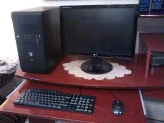 Segunda computadora de escritorio.