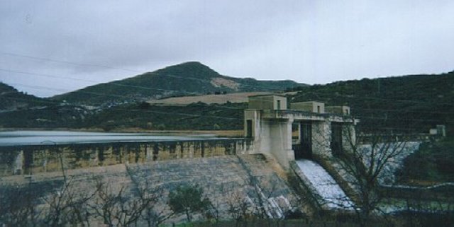 Gran Bretaña. Primera central Hidroeléctrica.